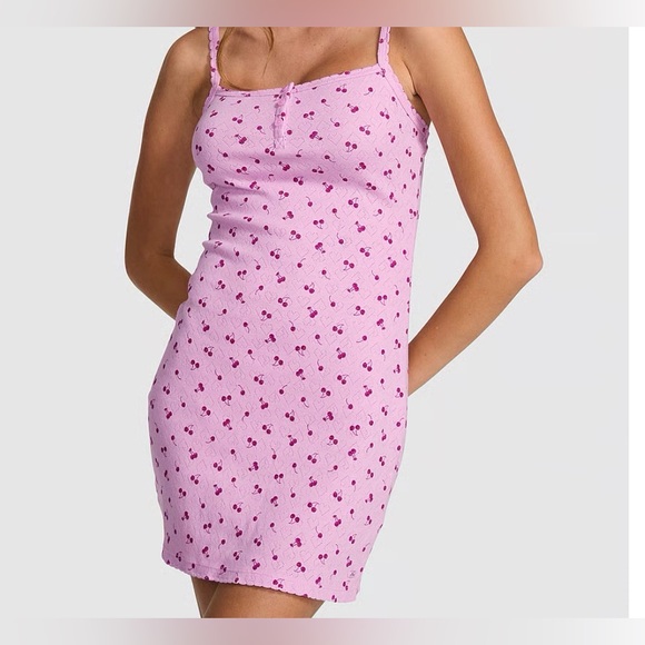 NWT VICTORIA SECRET 🍒 & PINK POINTELLE SLIP DRESS! COMES W/VS 🍒 OR LACE UNDIES! - Picture 2 of 6